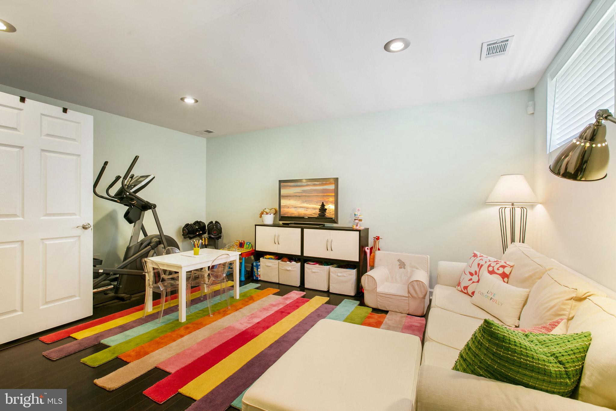 SUMMIT CHASE - Residential