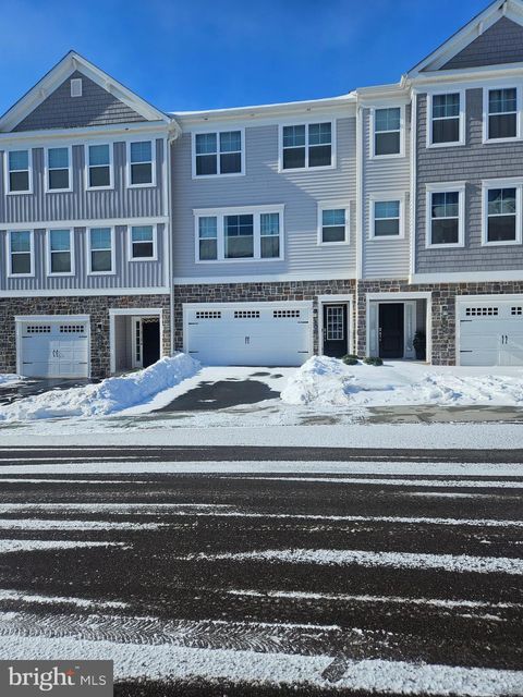 Townhouse For Sale - 187 Larrabee Way<br/> ROYERSFORD, PA 19468