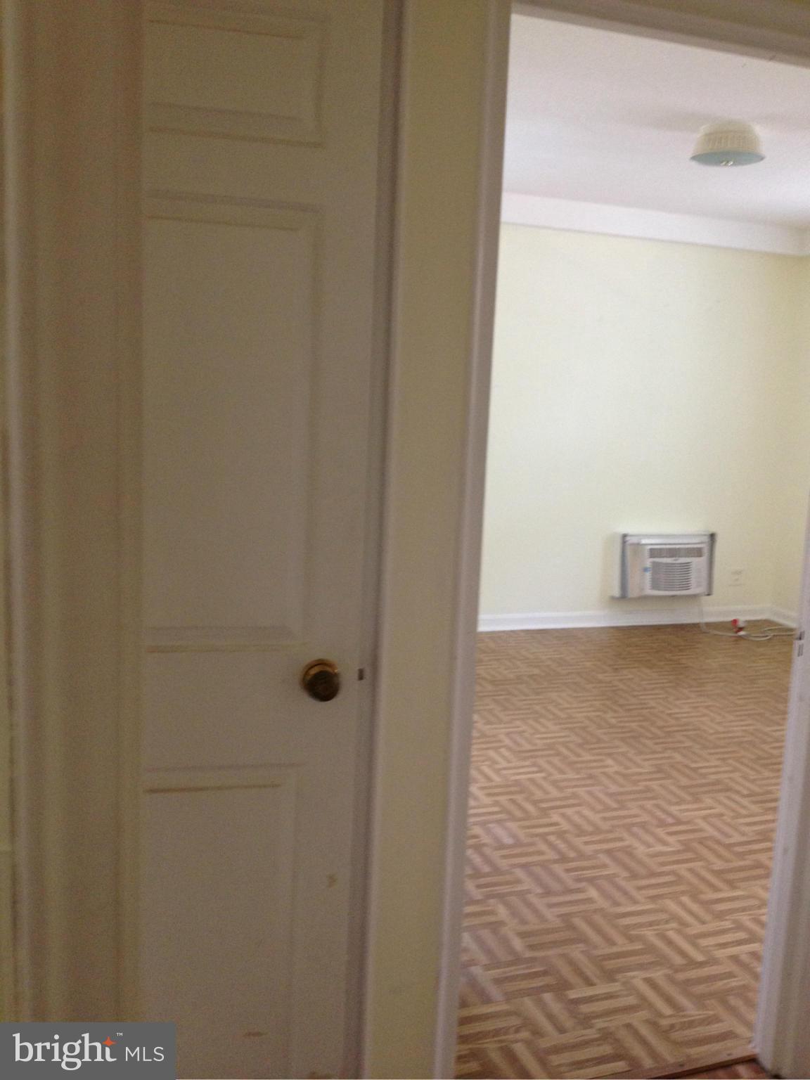 ARLINGTON OAKS - Residential Lease