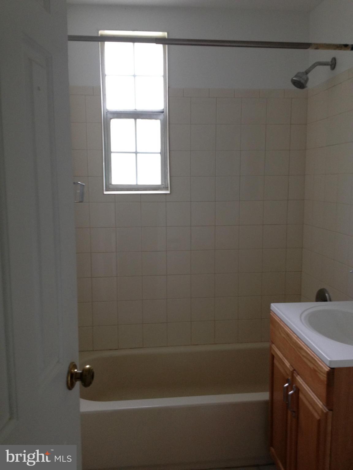 ARLINGTON OAKS - Residential Lease