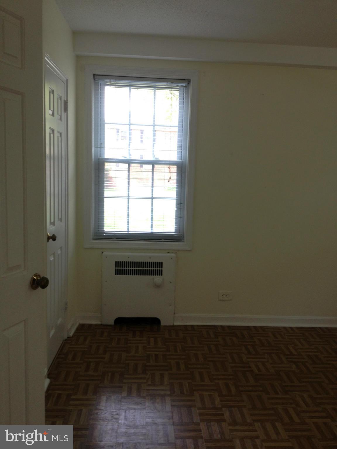 ARLINGTON OAKS - Residential Lease