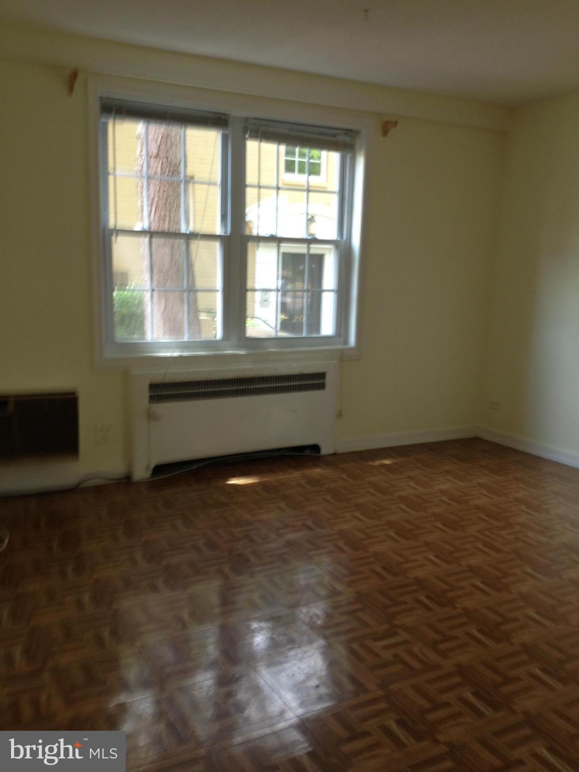 ARLINGTON OAKS - Residential Lease