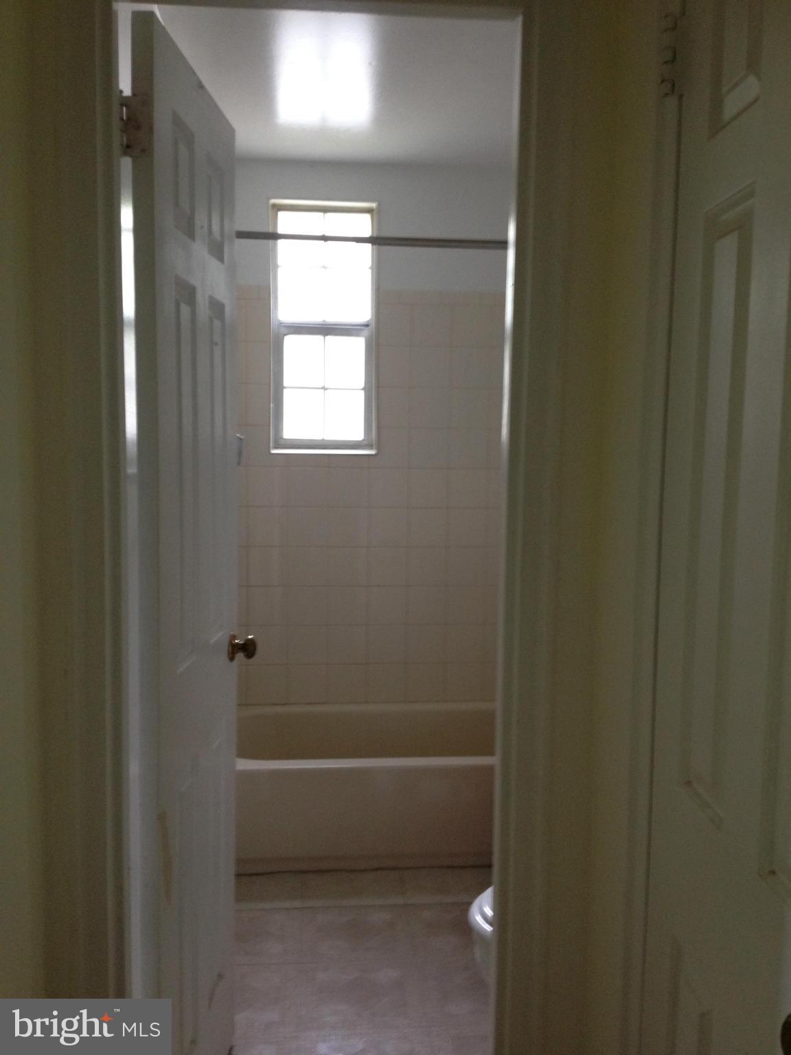 ARLINGTON OAKS - Residential Lease