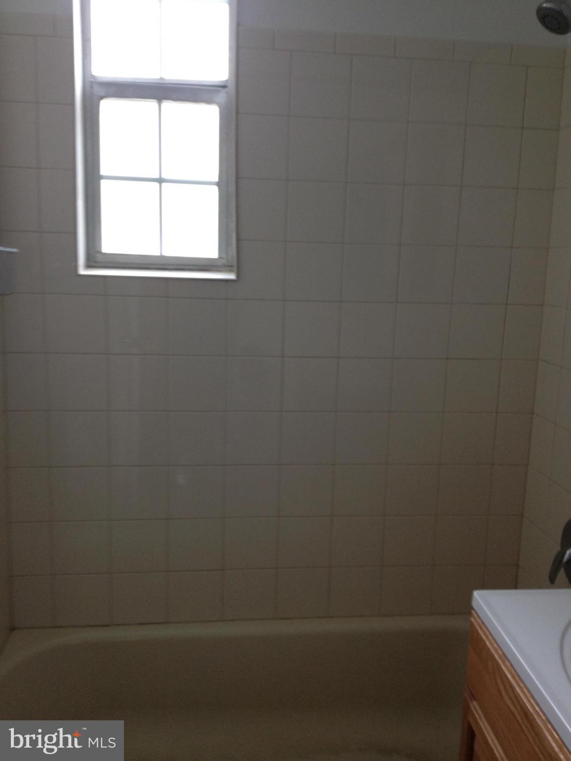 ARLINGTON OAKS - Residential Lease