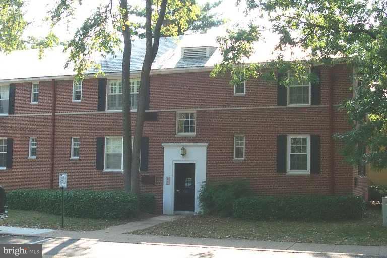 ARLINGTON OAKS - Residential Lease