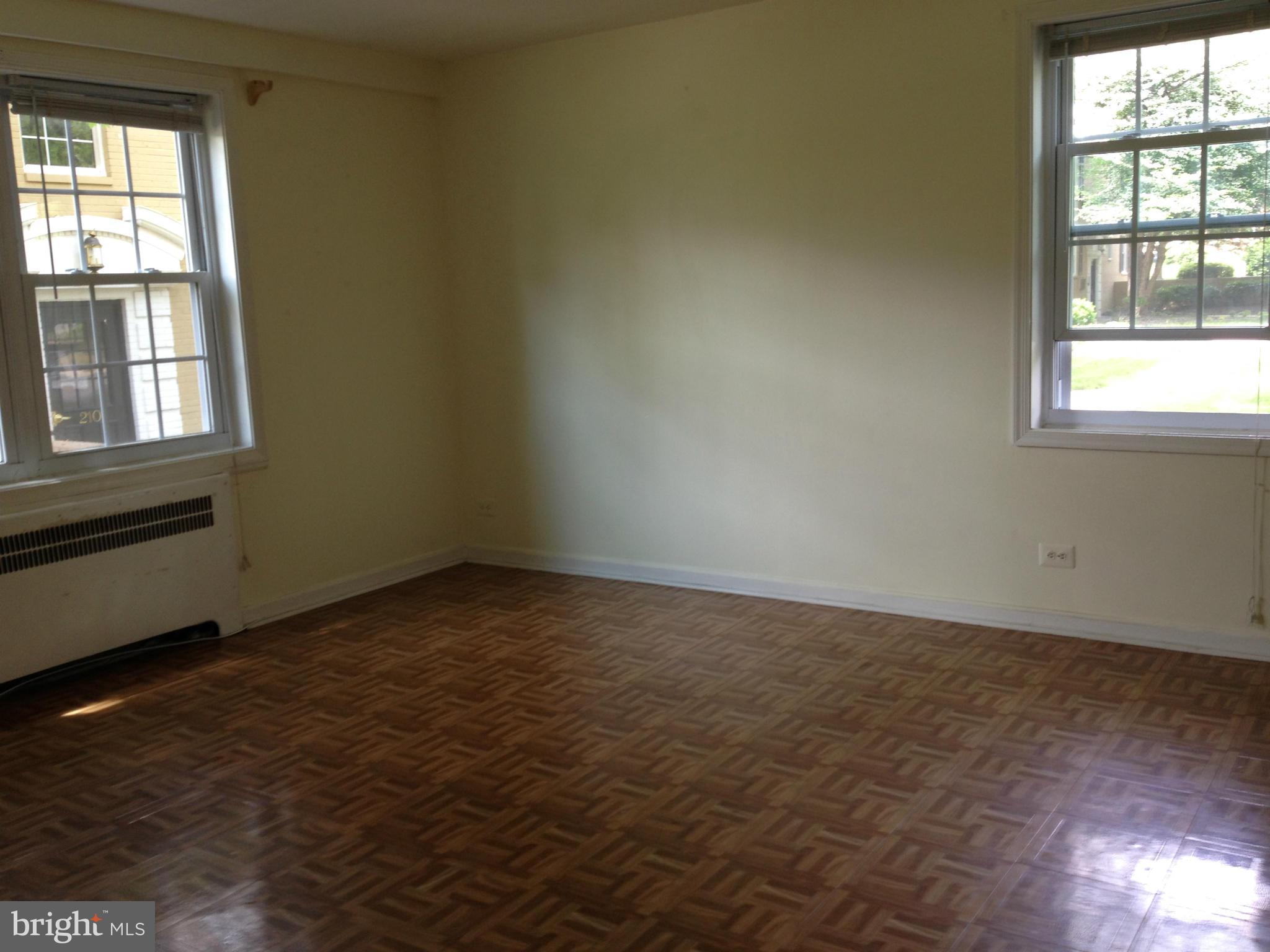 ARLINGTON OAKS - Residential Lease