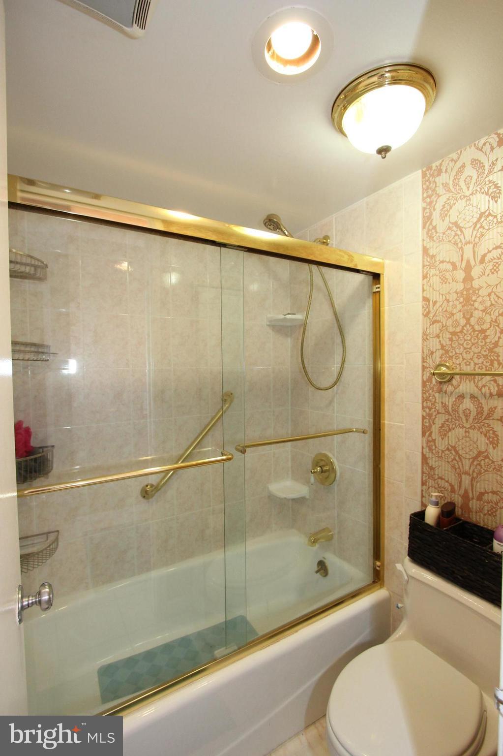 ROTONDA - Residential Lease