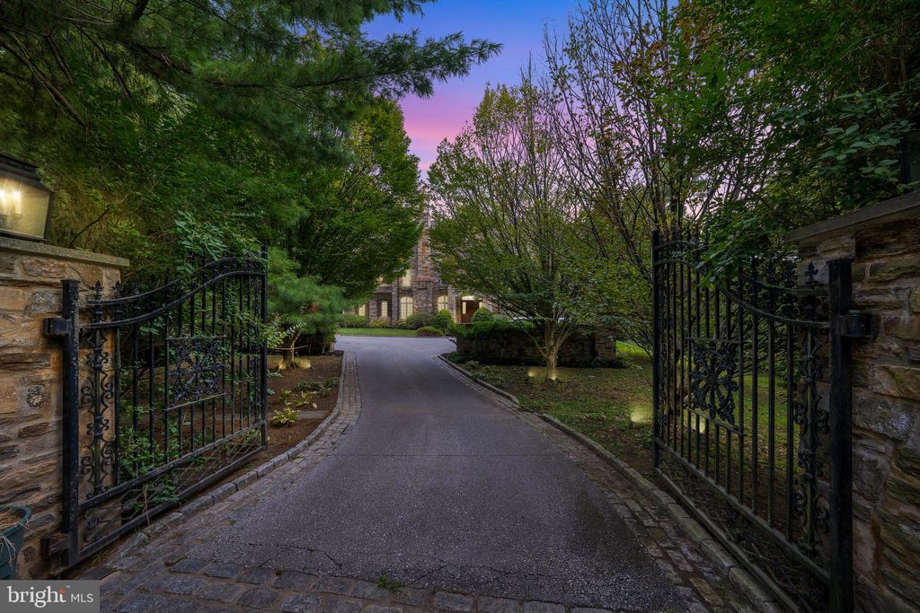 Photo of 909 Waverly Road, BRYN MAWR, PA 19010 (MLS # PAMC2159290)