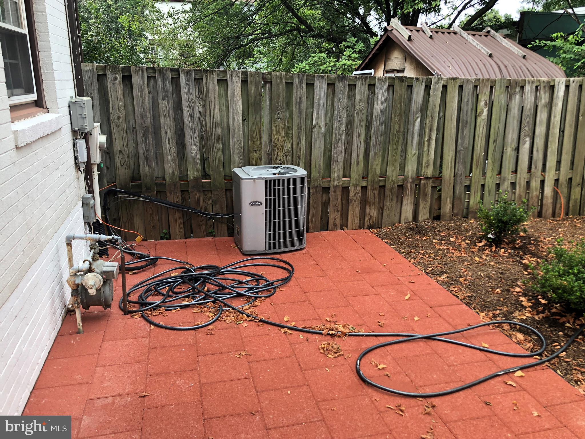 LONDON TOWNE - Residential