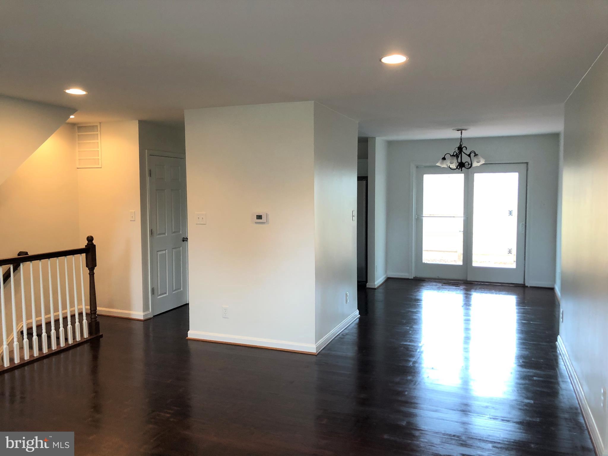 LONDON TOWNE - Residential