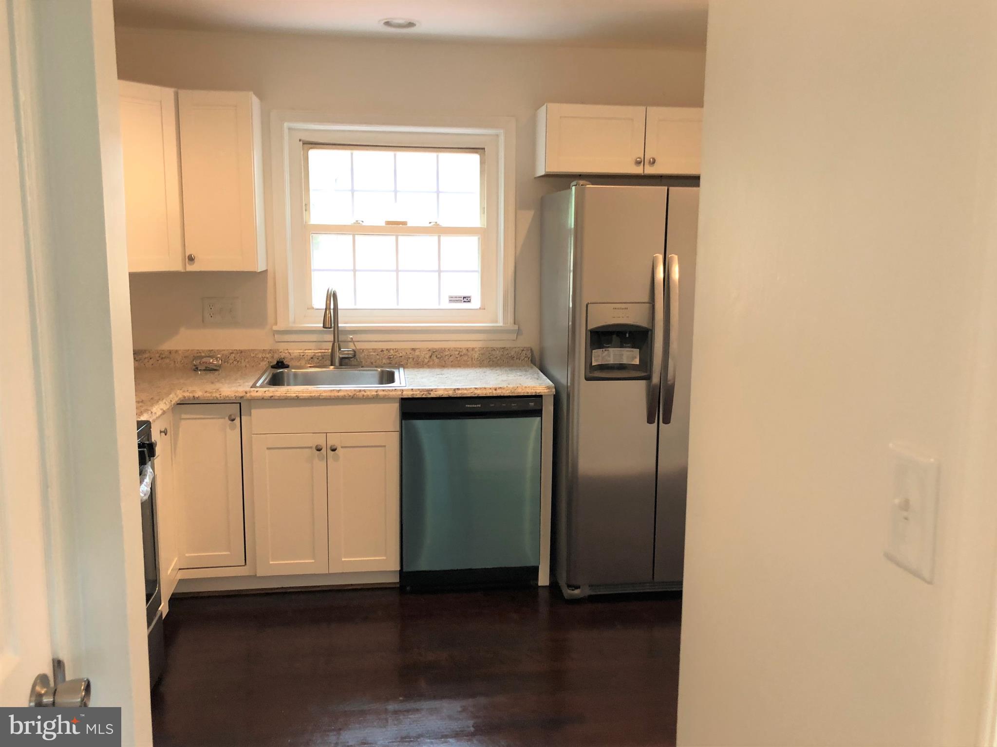 LONDON TOWNE - Residential