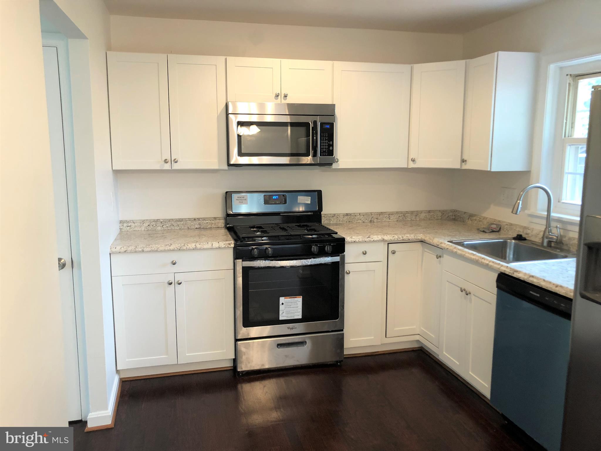 LONDON TOWNE - Residential