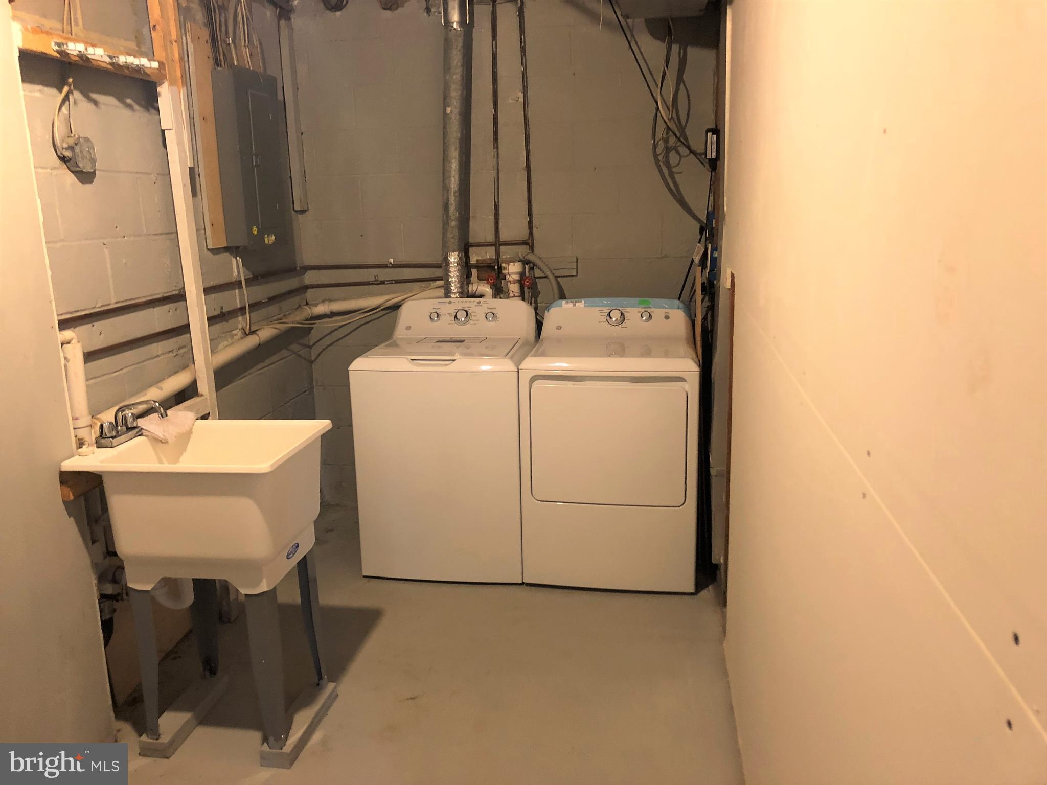 LONDON TOWNE - Residential