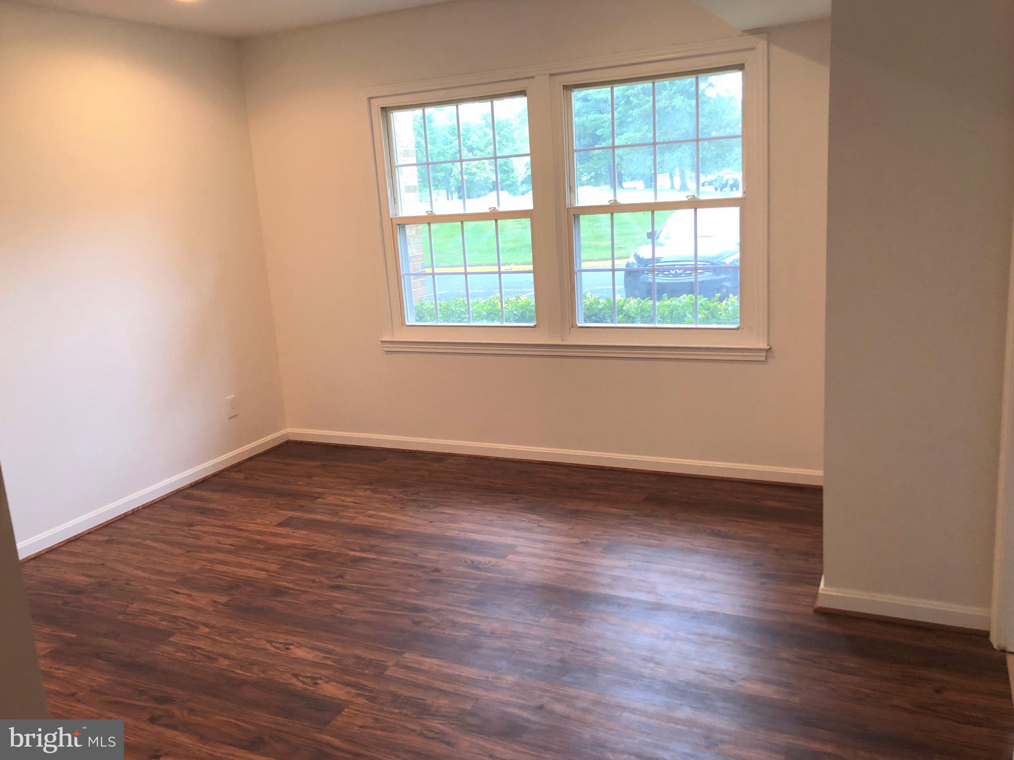 LONDON TOWNE - Residential