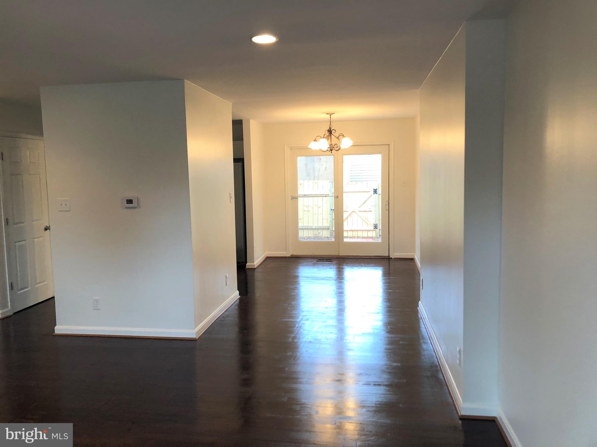 LONDON TOWNE - Residential