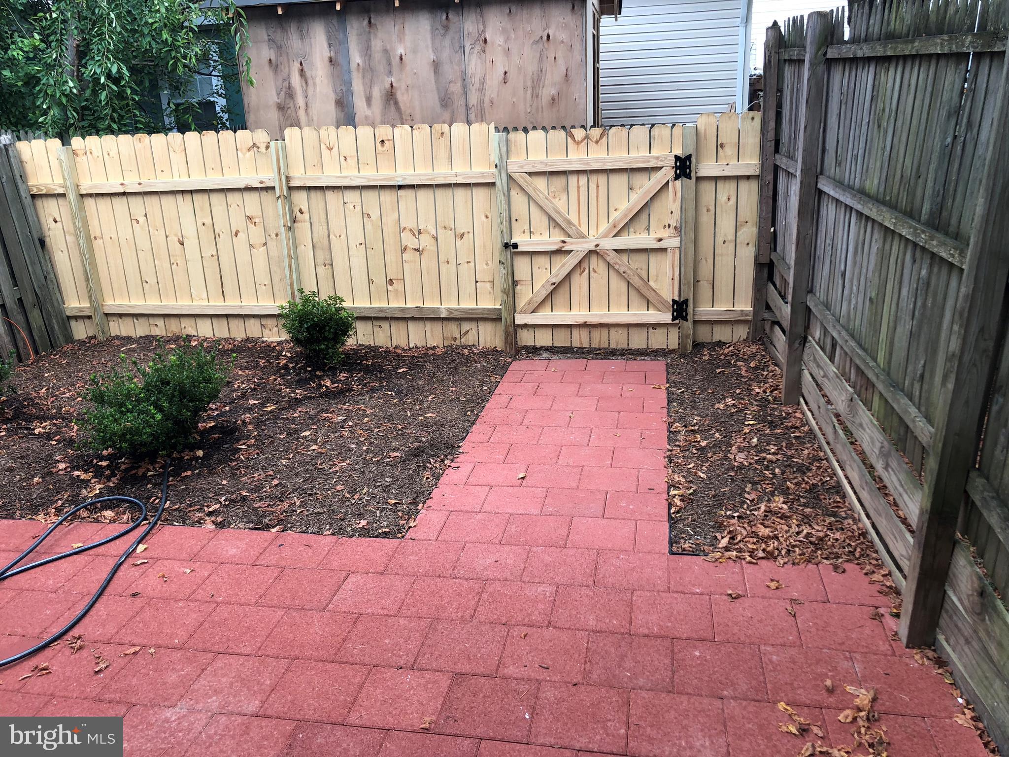 LONDON TOWNE - Residential