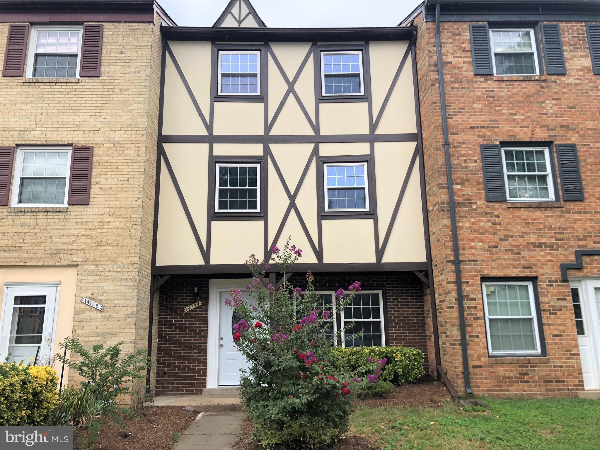 LONDON TOWNE - Residential