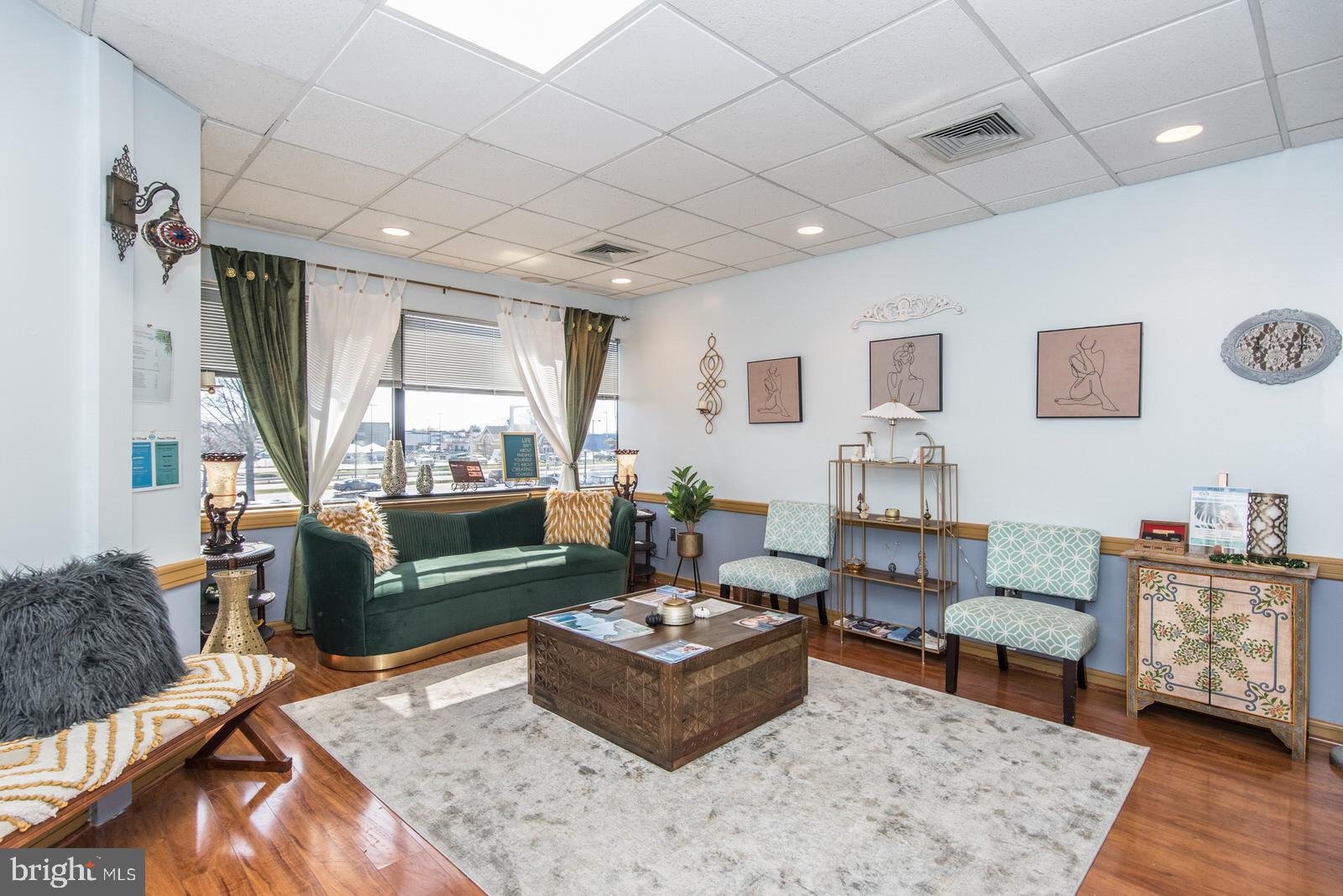 BUSTLETON - Commercial Sale