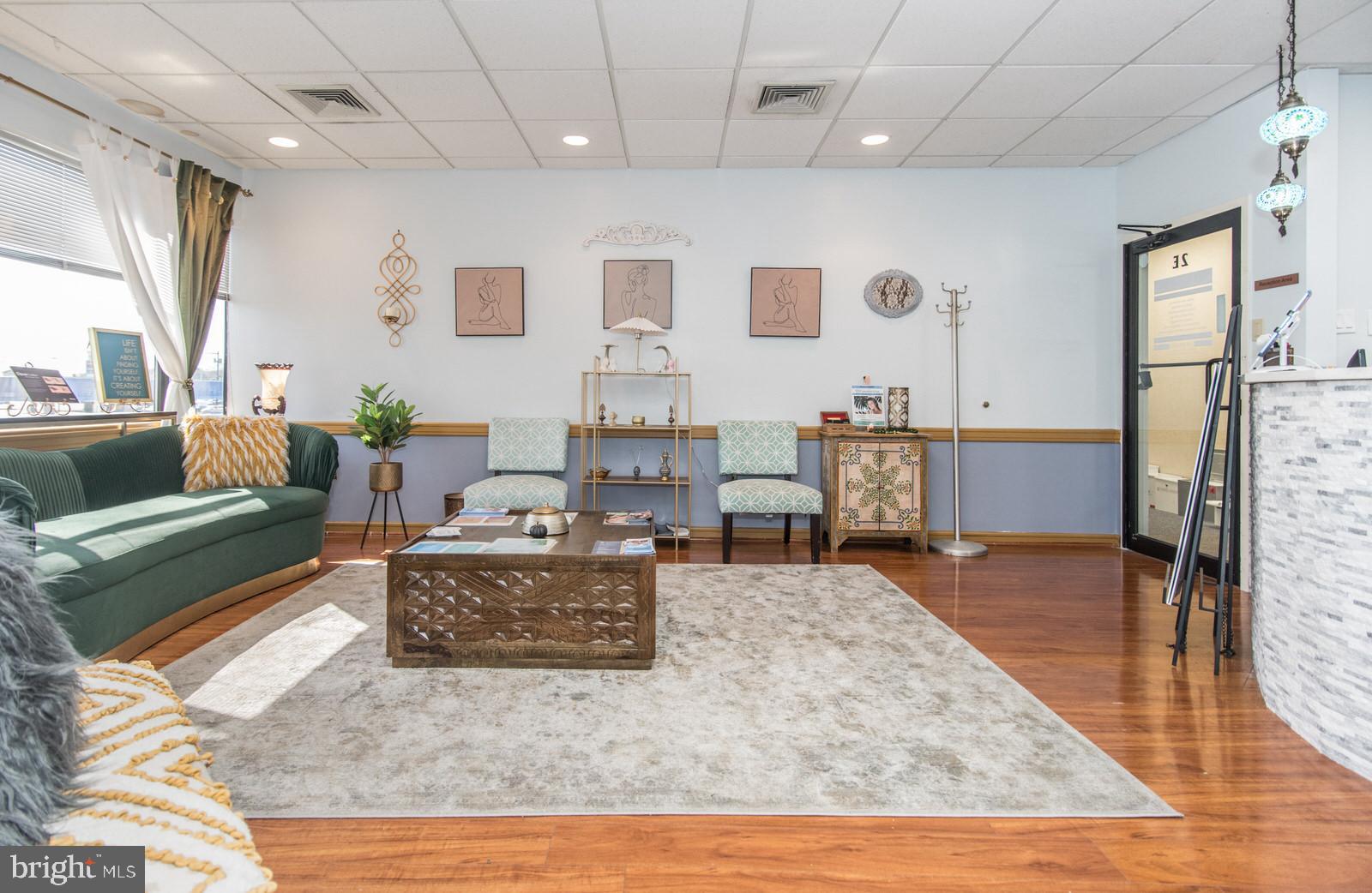 BUSTLETON - Commercial Sale