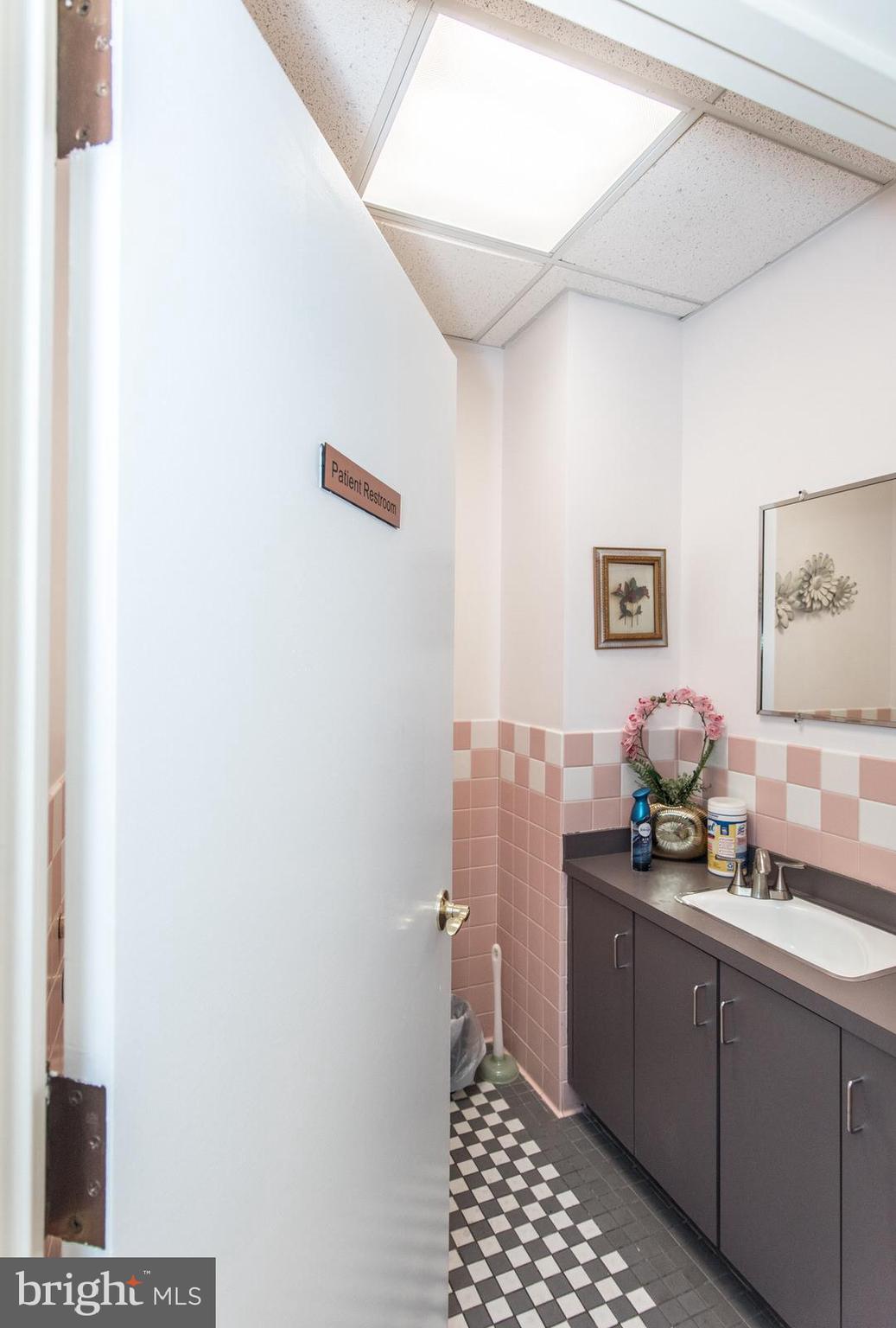 BUSTLETON - Commercial Sale