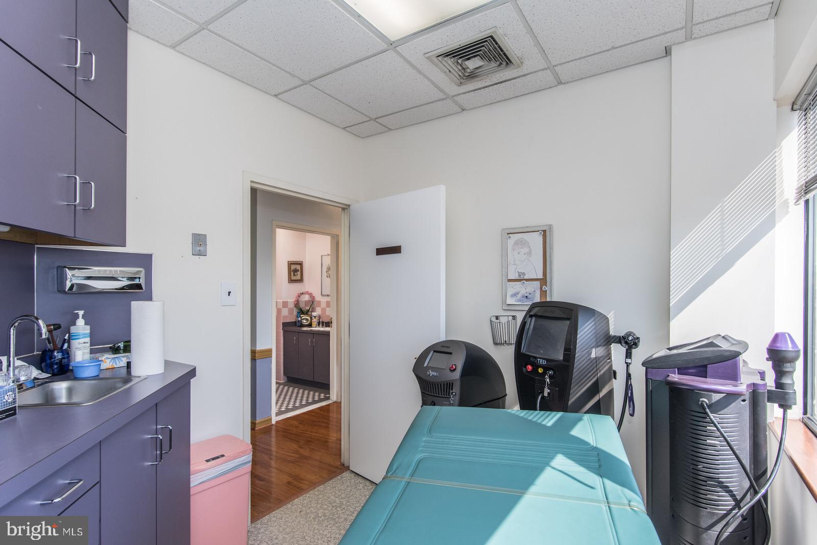 BUSTLETON - Commercial Sale