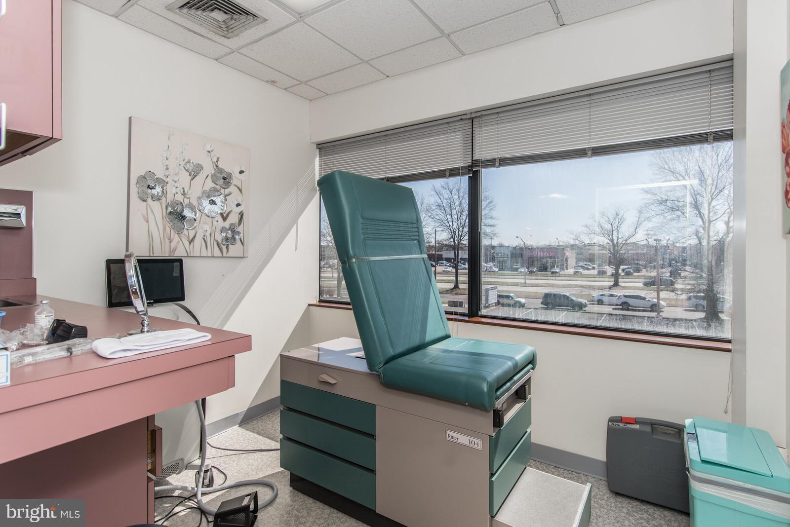 BUSTLETON - Commercial Sale