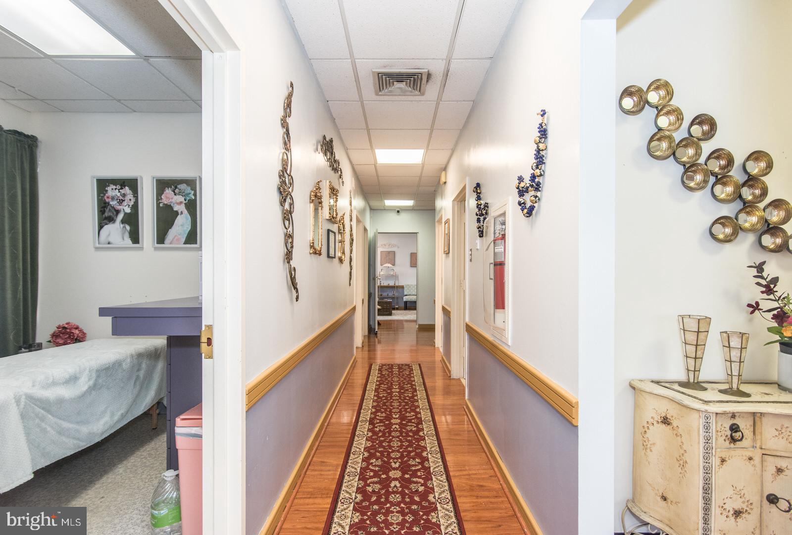 BUSTLETON - Commercial Sale