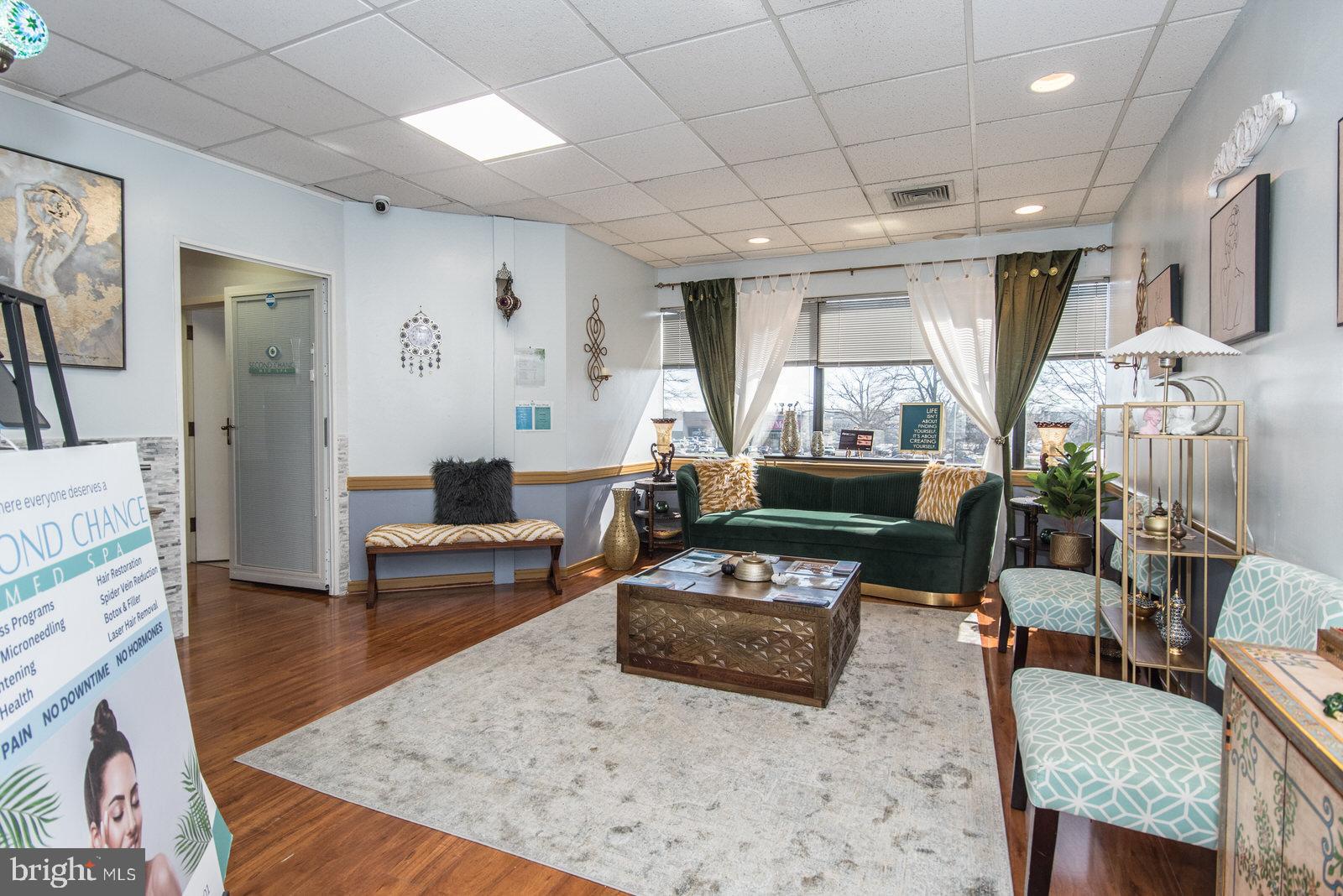 BUSTLETON - Commercial Sale