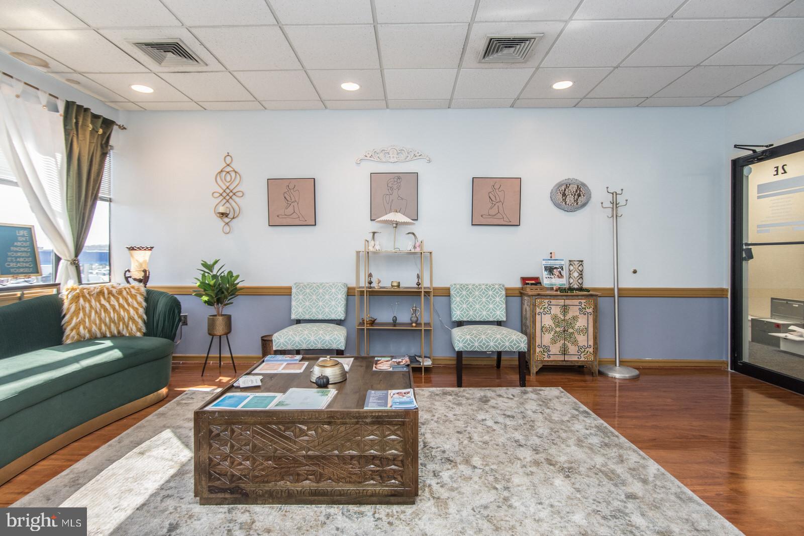 BUSTLETON - Commercial Sale