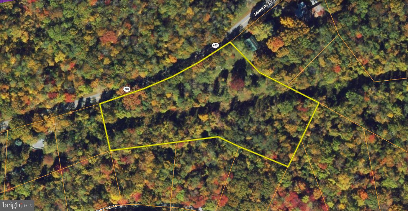 SKYLINE LAKES - Land