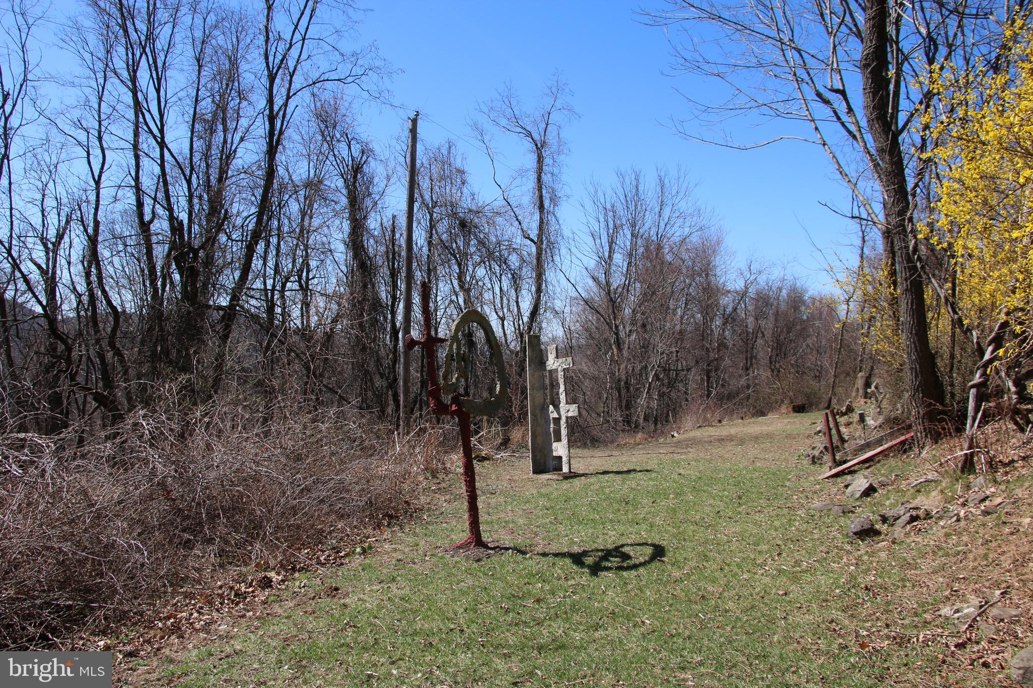 SKYLINE LAKES - Land