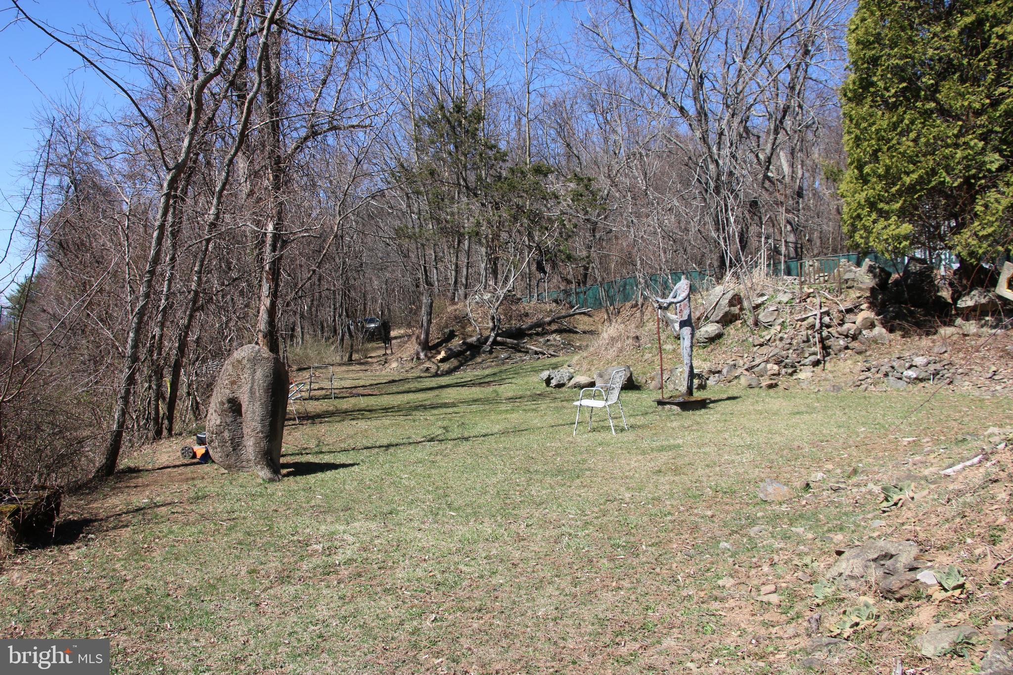 SKYLINE LAKES - Land