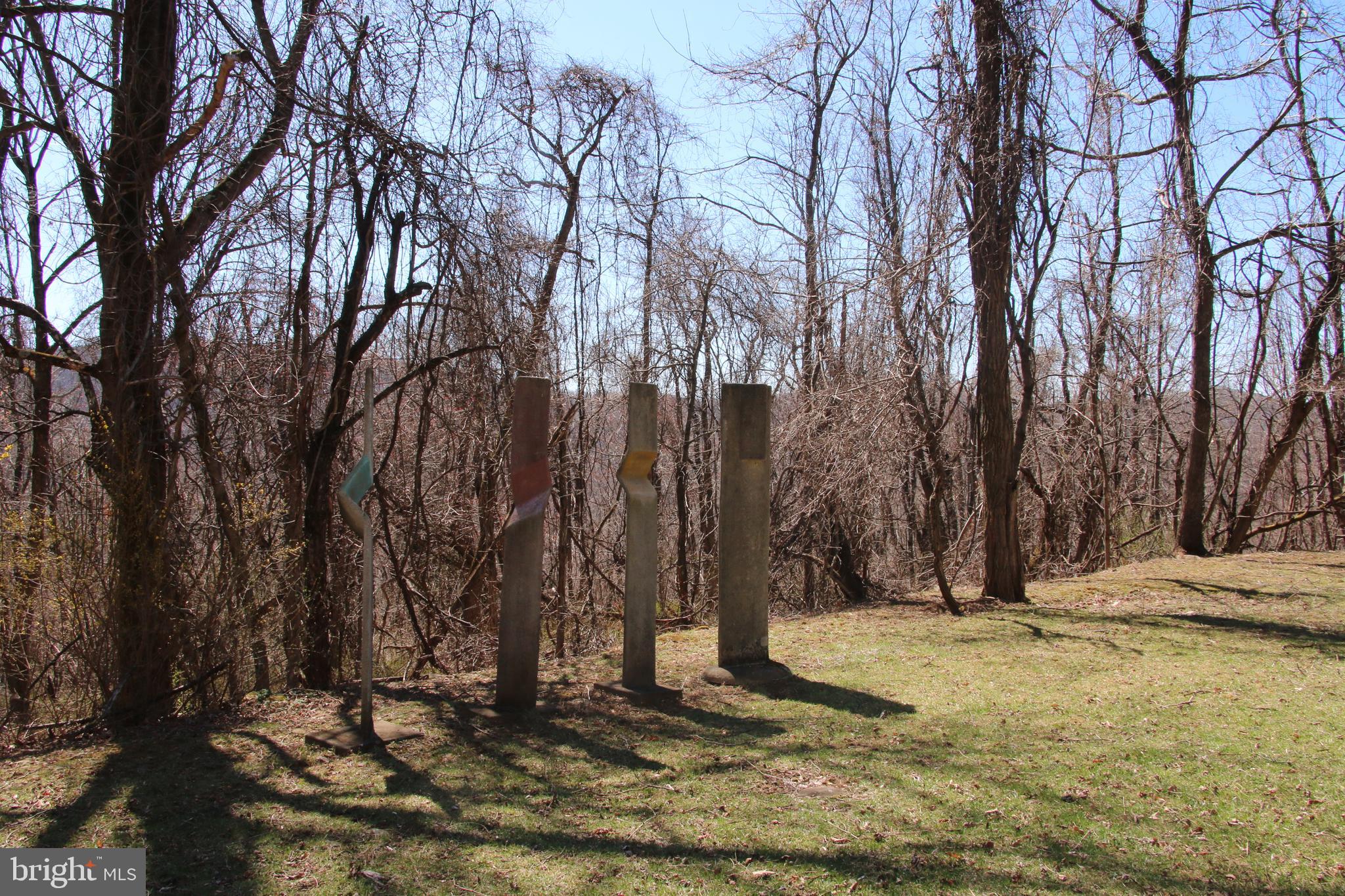 SKYLINE LAKES - Land