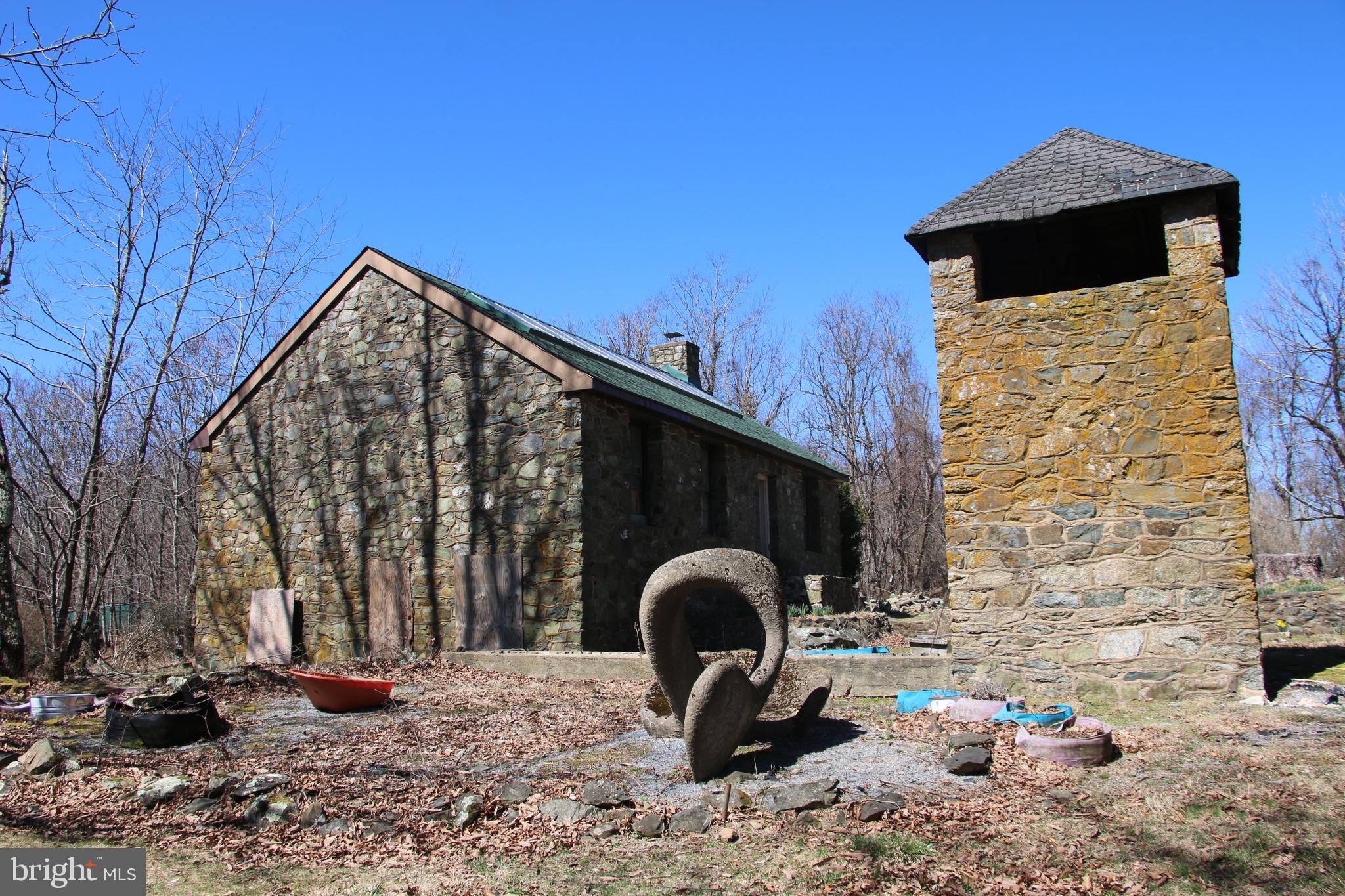 SKYLINE LAKES - Land