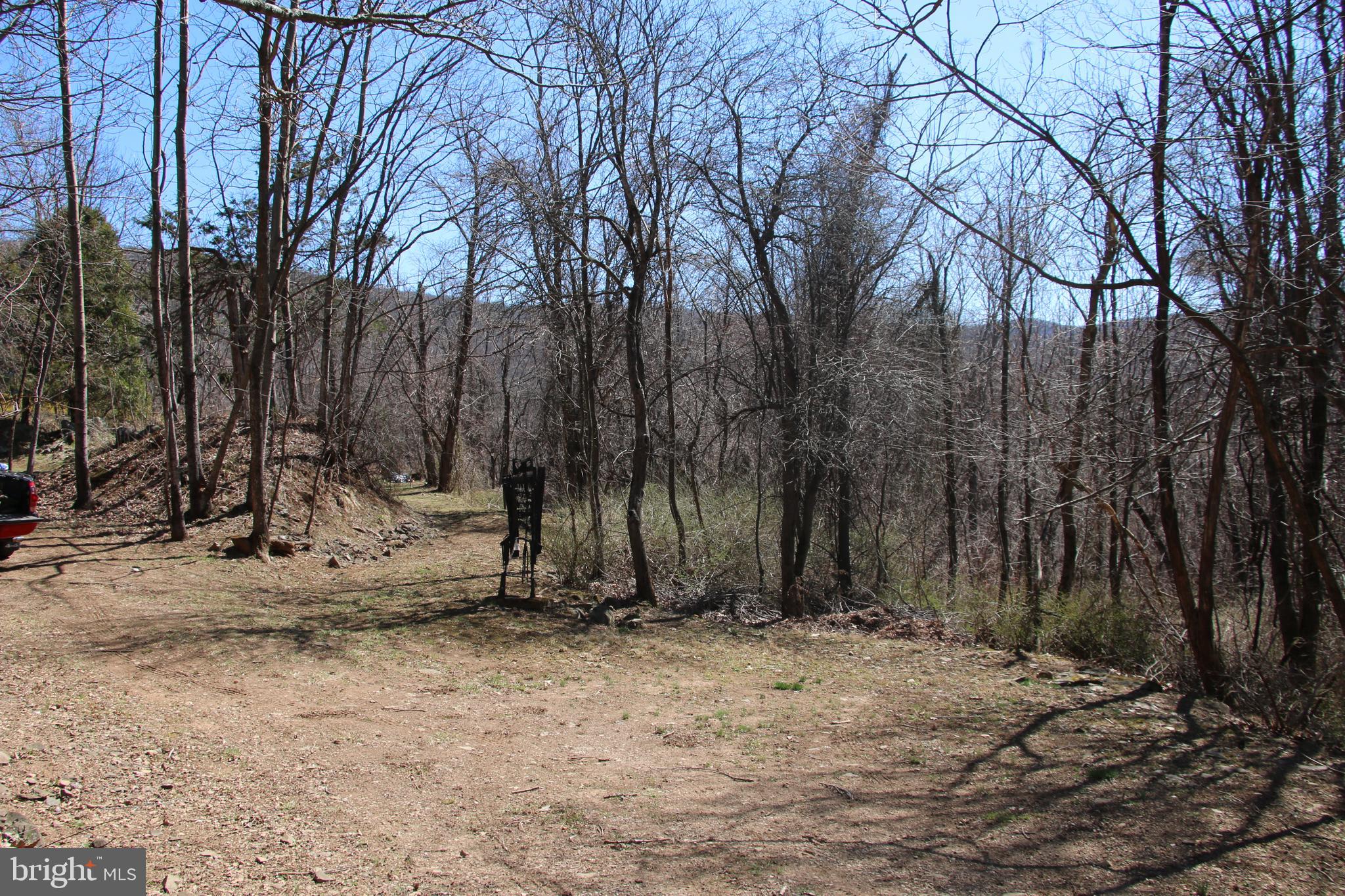 SKYLINE LAKES - Land