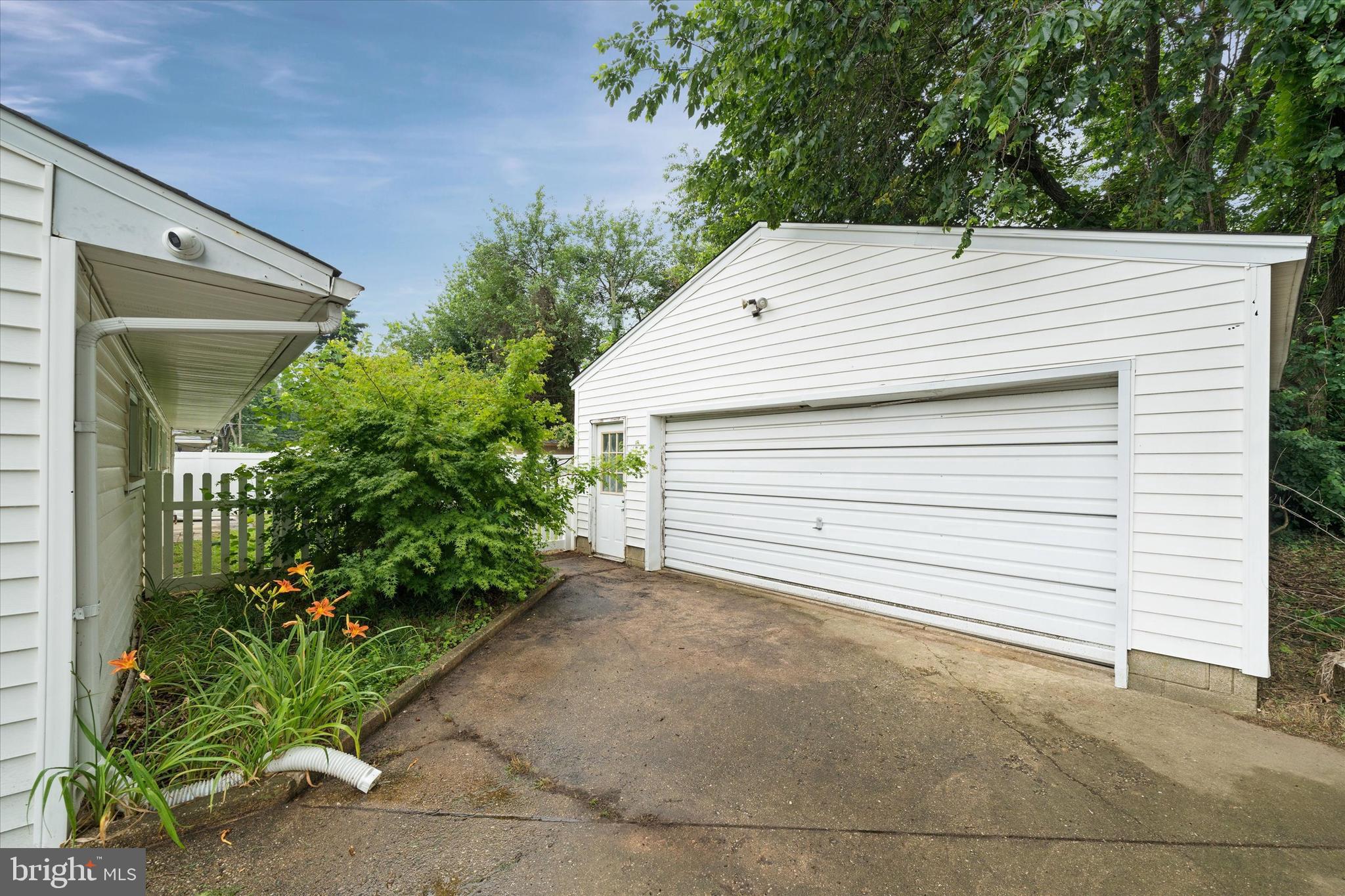 12 S KINGSTON ROAD