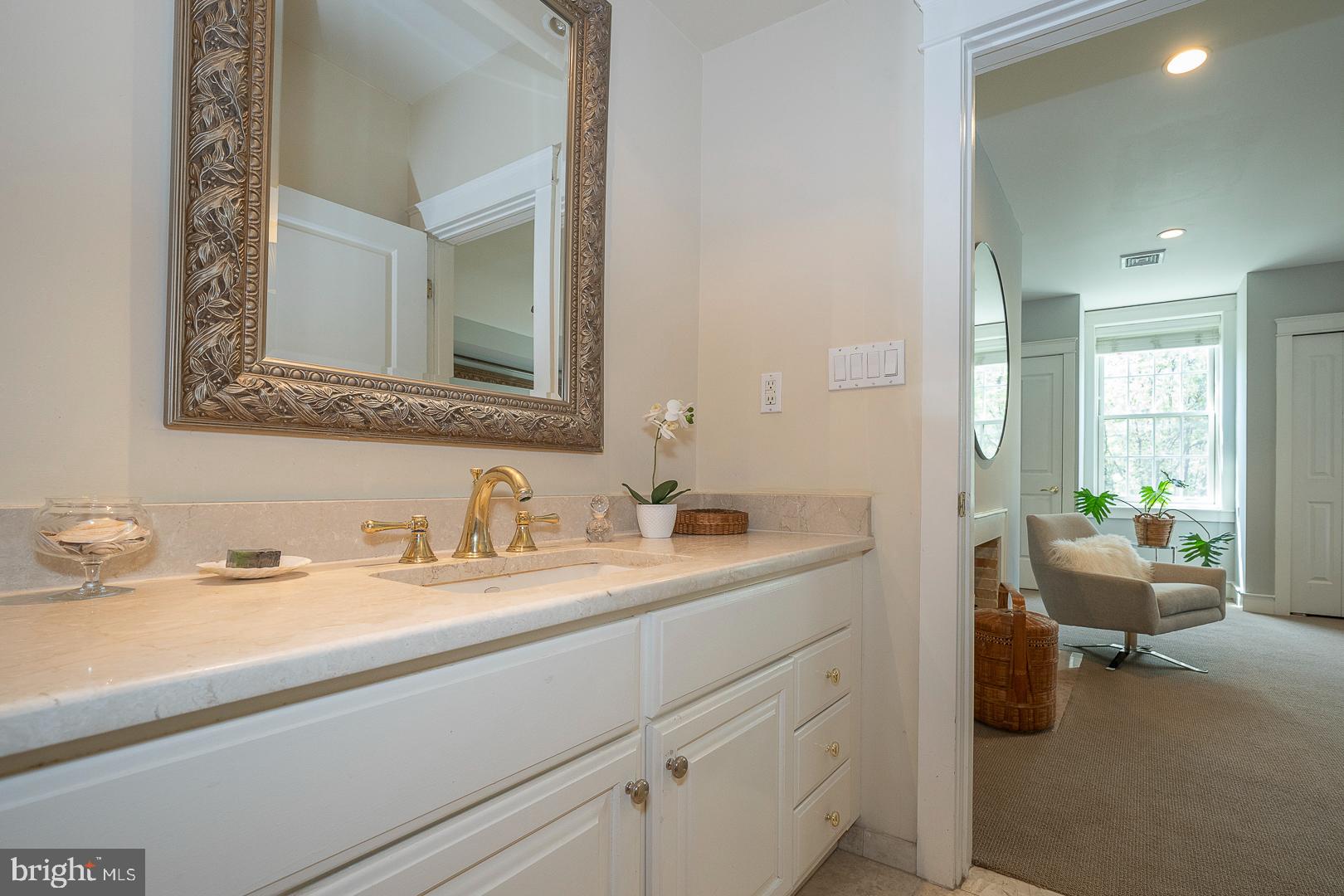 WASHINGTON SQ - Residential