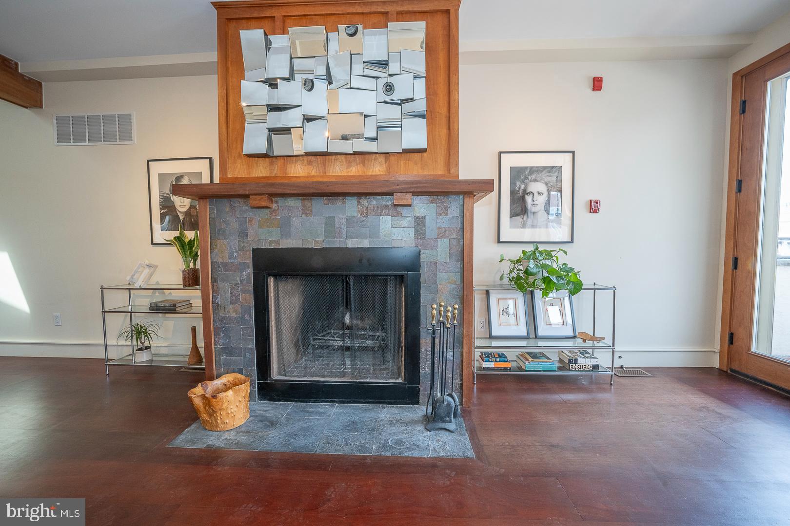 WASHINGTON SQ - Residential