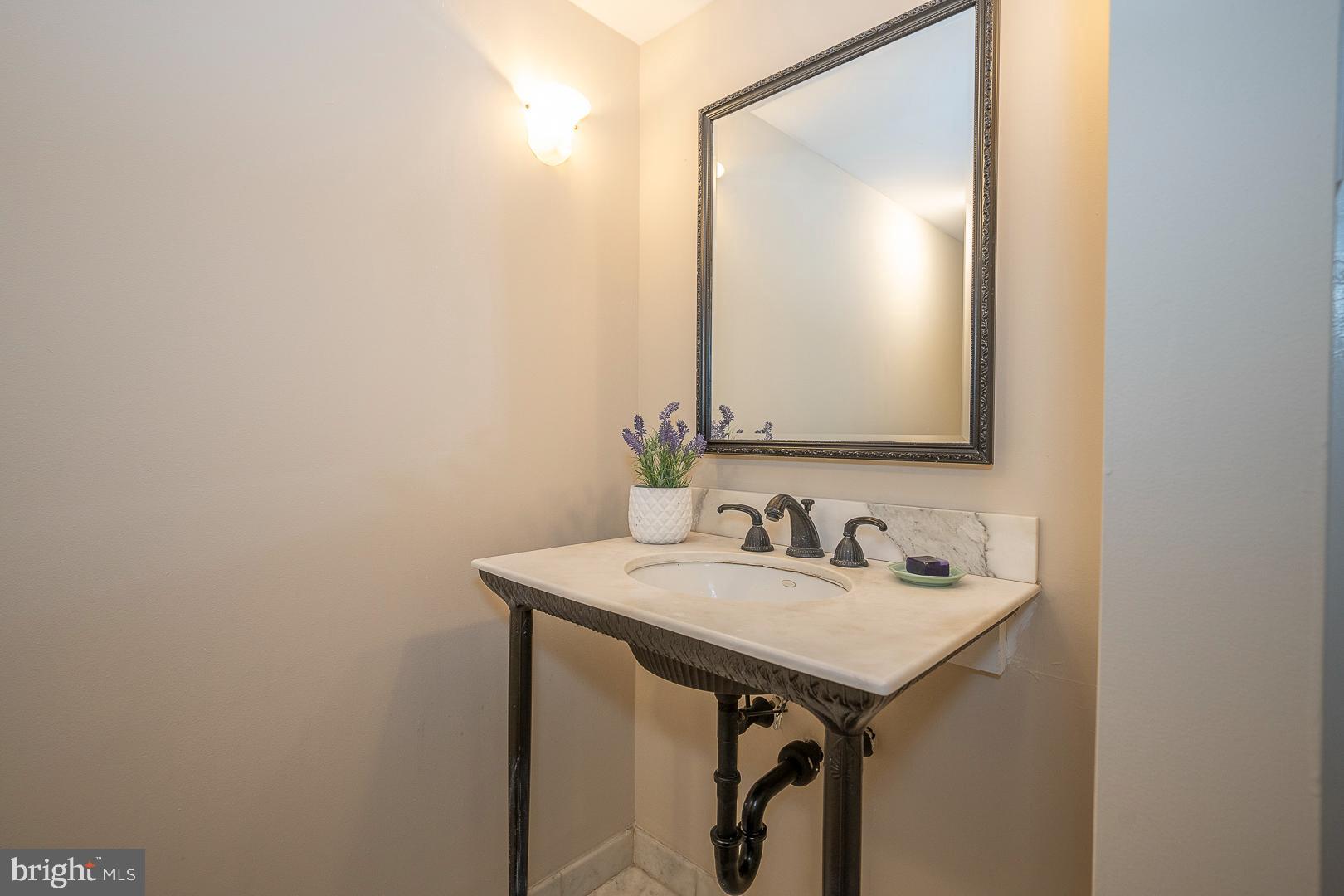 WASHINGTON SQ - Residential