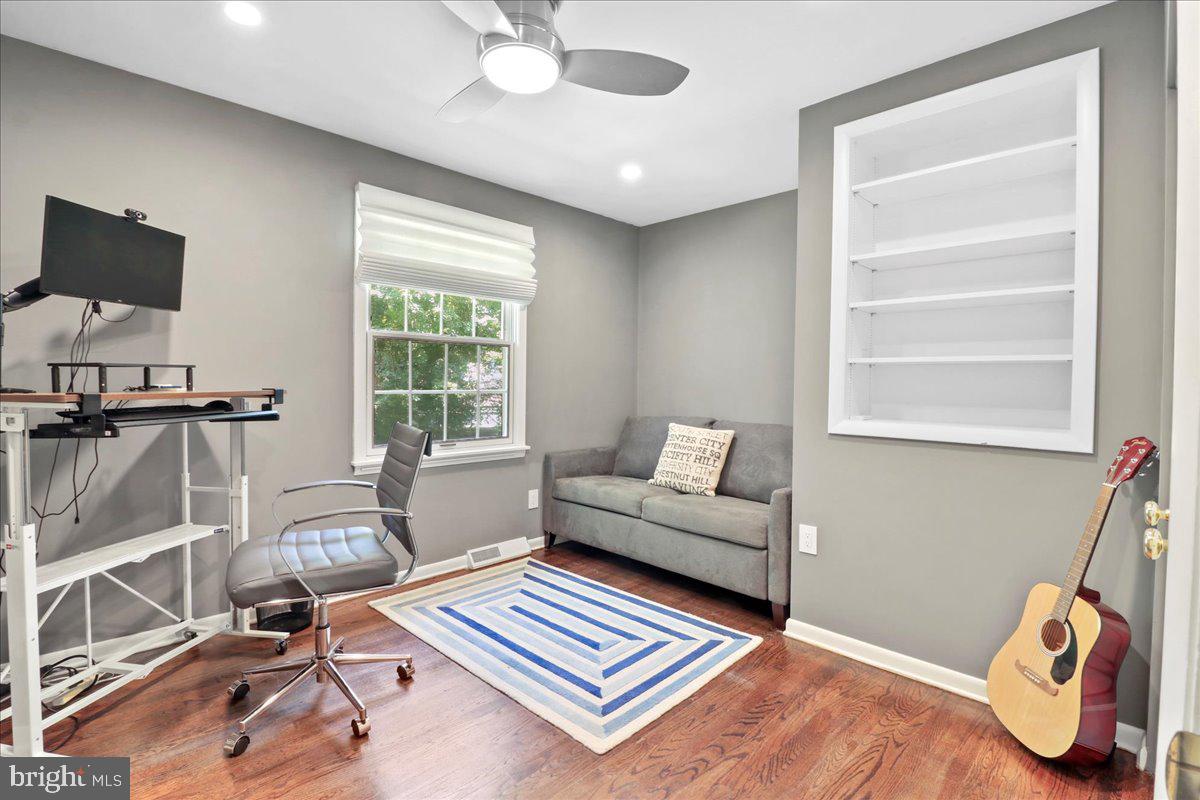 CHESTNUT HILL - Residential