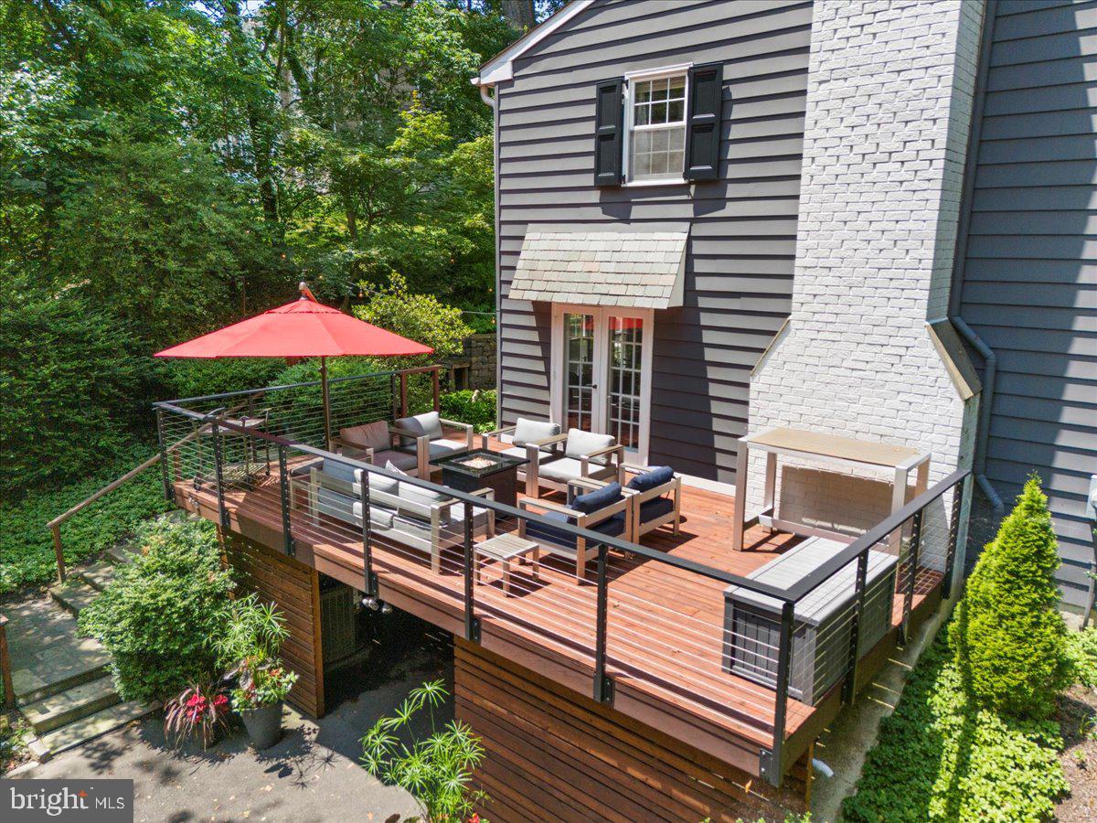 CHESTNUT HILL - Residential