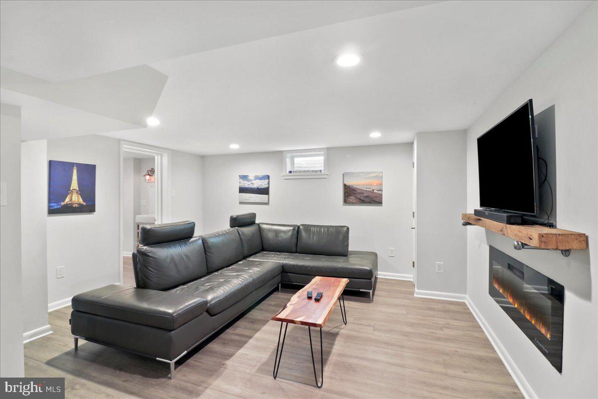 CHESTNUT HILL - Residential