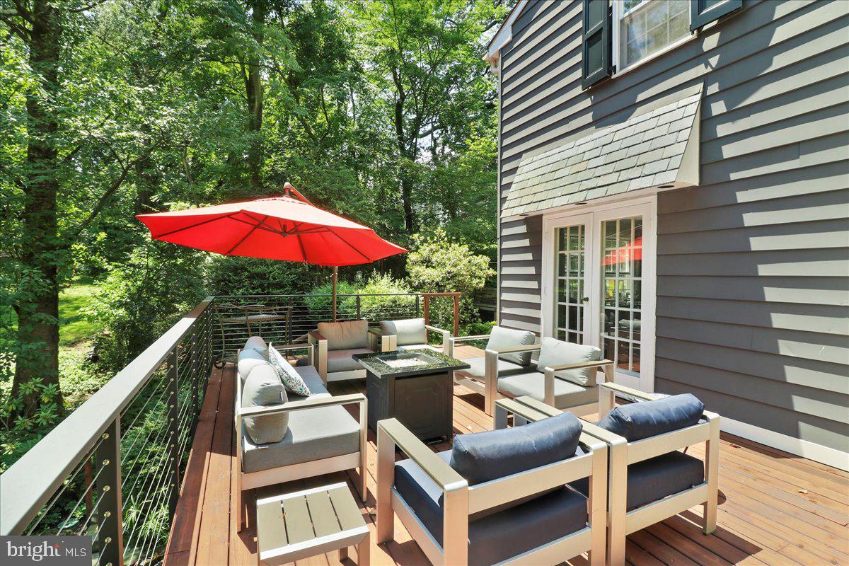 CHESTNUT HILL - Residential