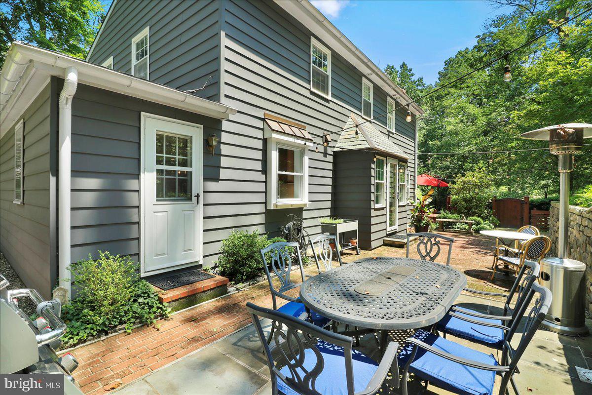 CHESTNUT HILL - Residential