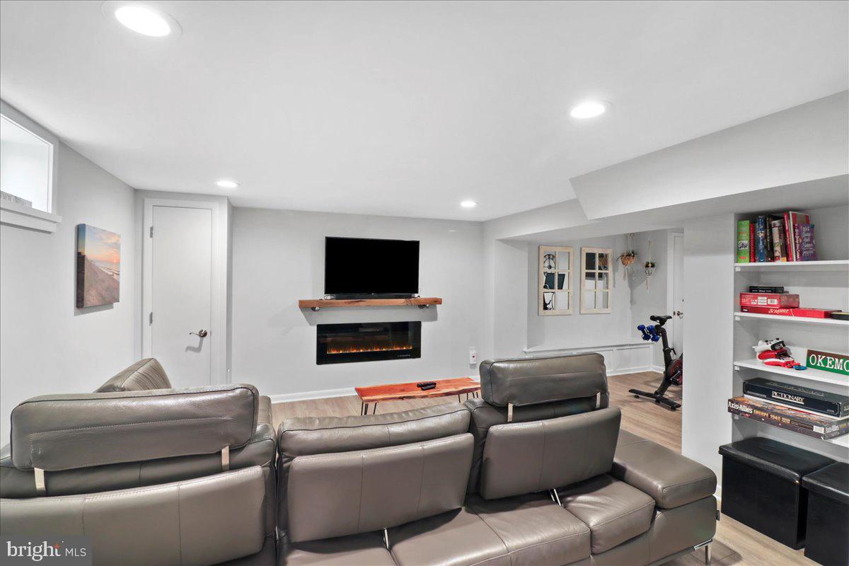 CHESTNUT HILL - Residential