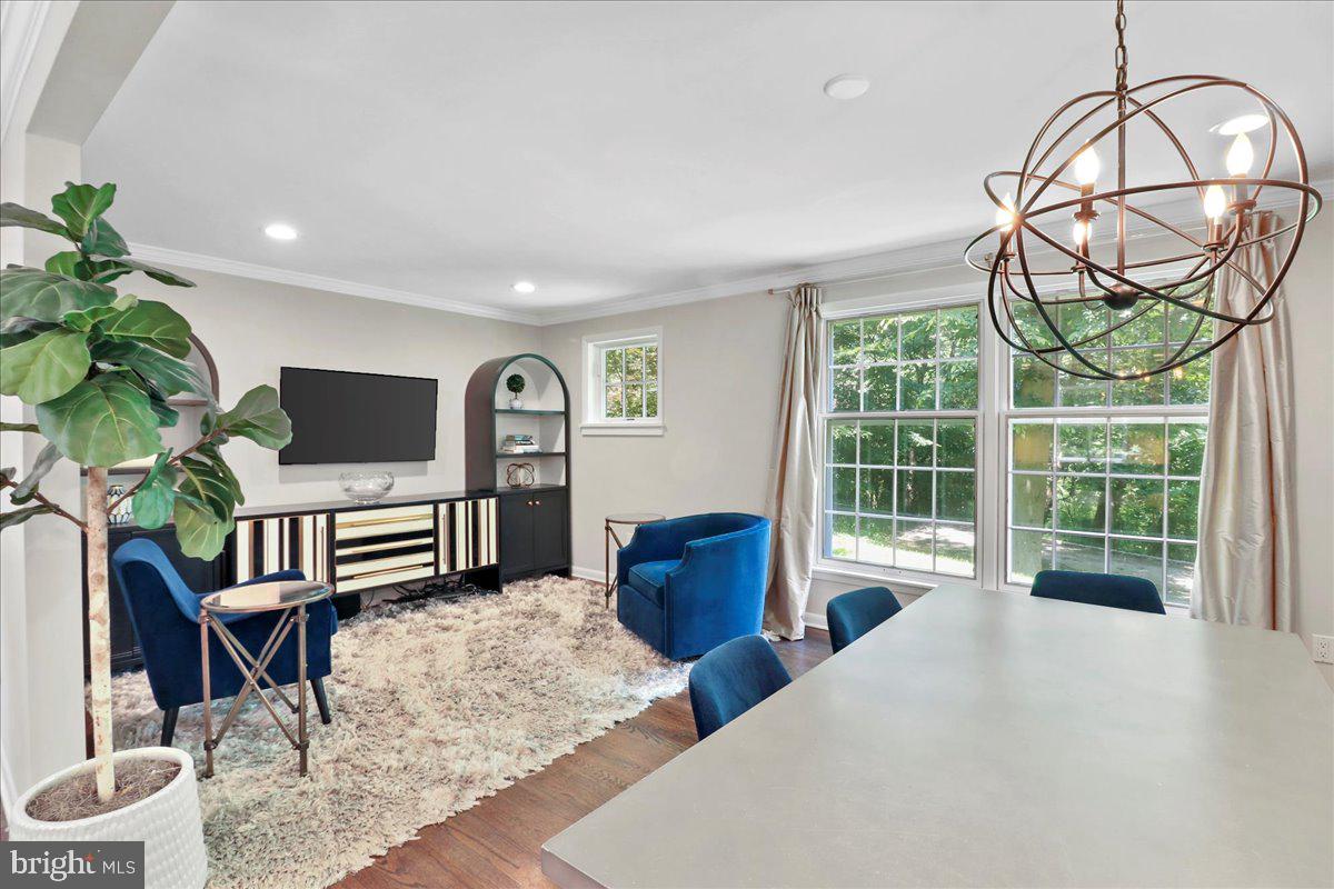 CHESTNUT HILL - Residential