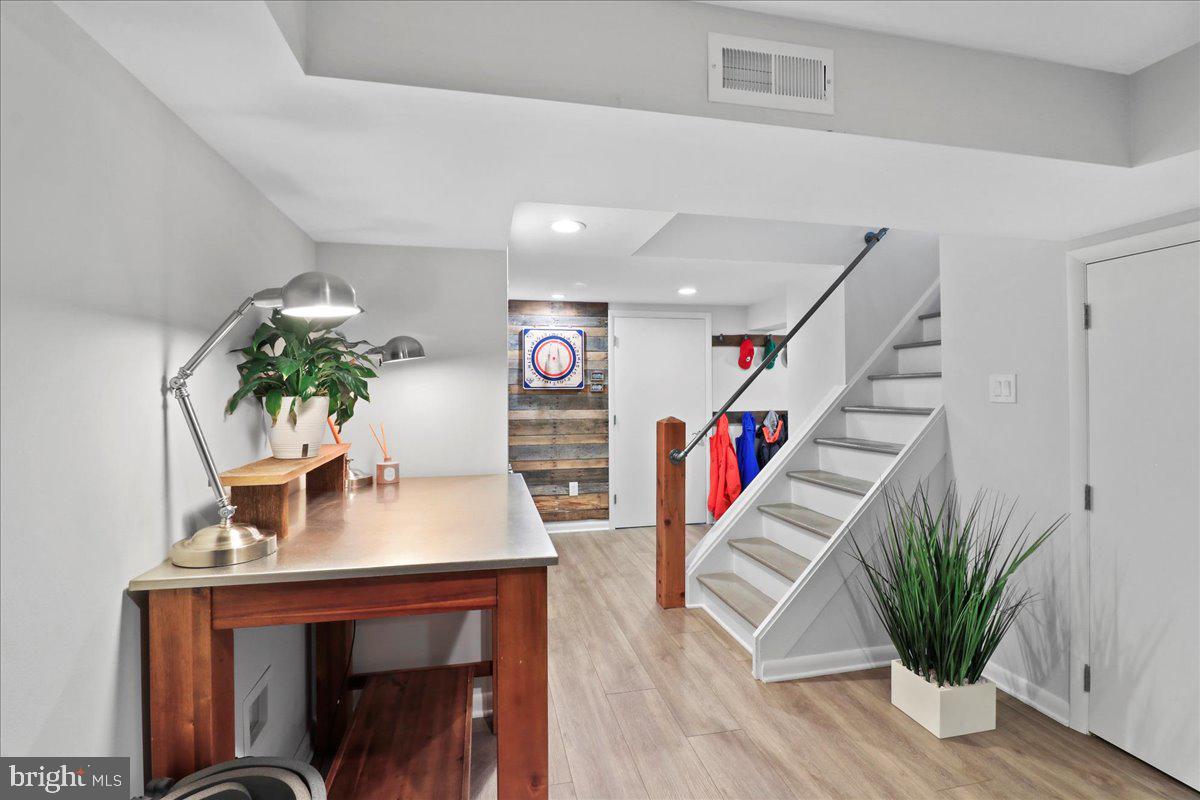 CHESTNUT HILL - Residential