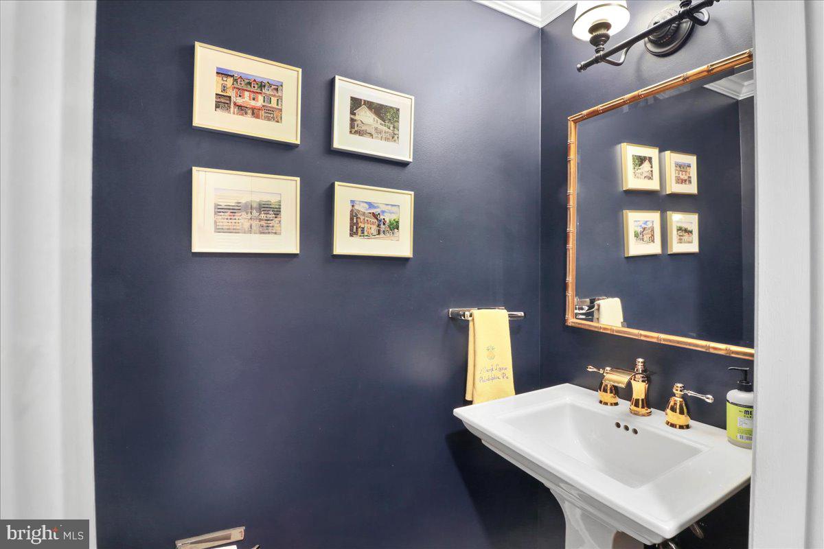 CHESTNUT HILL - Residential