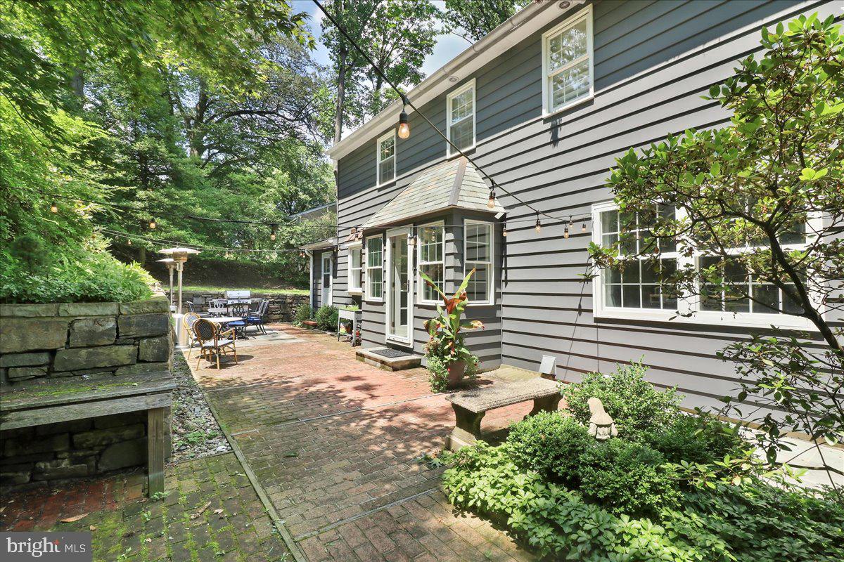 CHESTNUT HILL - Residential
