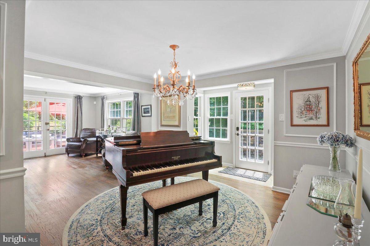 CHESTNUT HILL - Residential